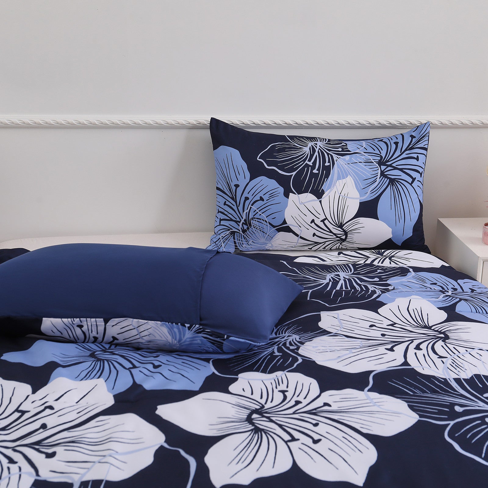 King Comforter Set, Navy Blue Floral 3-Piece Bedding, Soft Microfiber for All Seasons