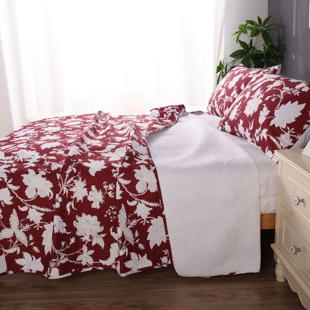 Spring Red 3 Pcs Bamboo Blend Ultrosonic Reversible Comforter Set King - Home & Garden > Bathroom Accessories - Bedzy Australia